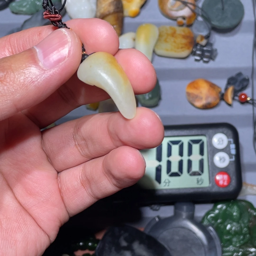 坦***.和田玉未镶嵌颈饰