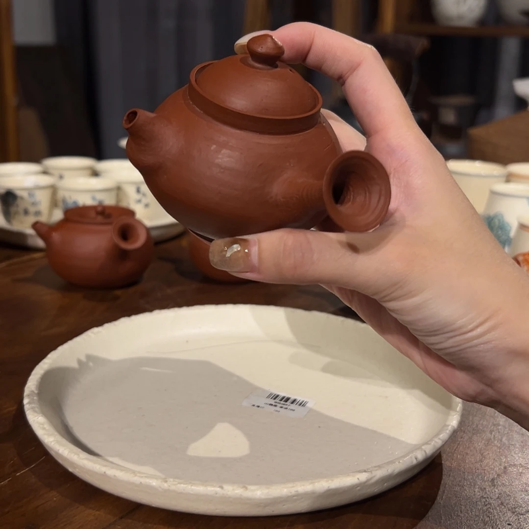 瓷片陶瓷。       陶瓷。