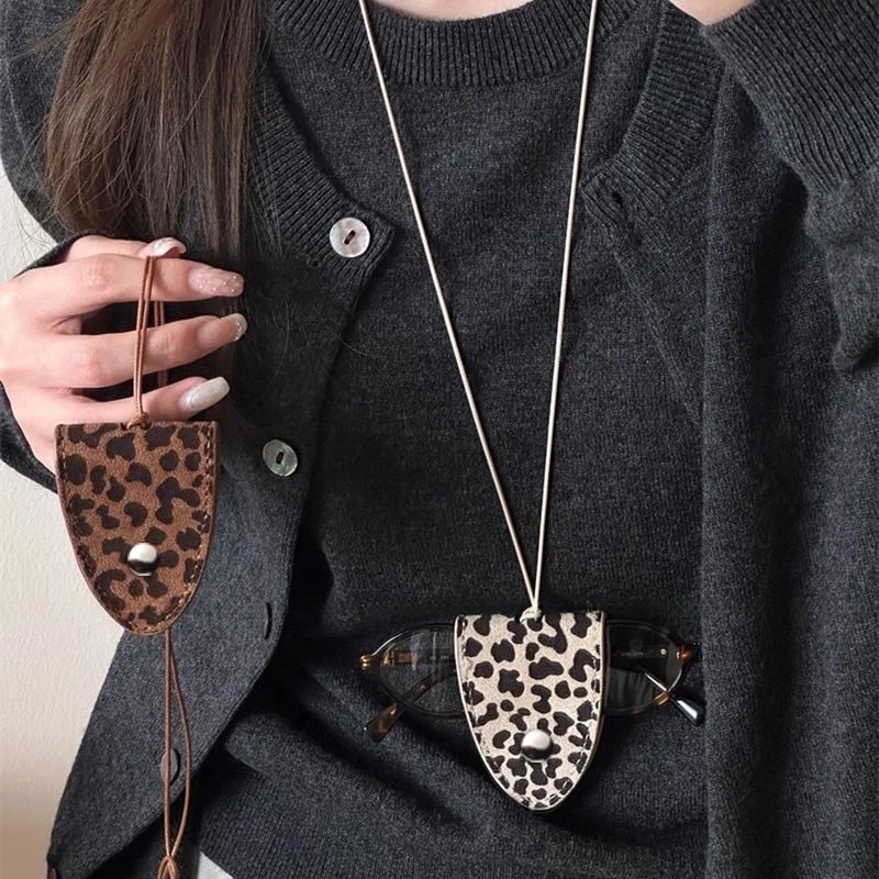 豹纹高档挂脖眼镜夹项链女款外出挂绳墨镜夹挂链日常百搭装饰配饰
