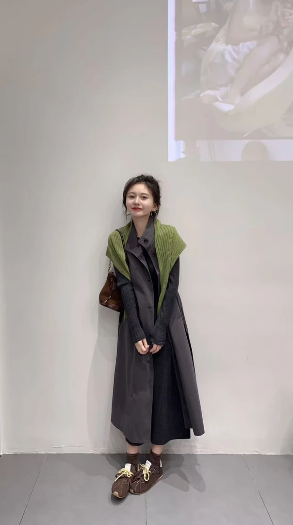 2025秋季新款韩版高级气质系带长款风衣披肩黑色针织衫阔腿裤套装