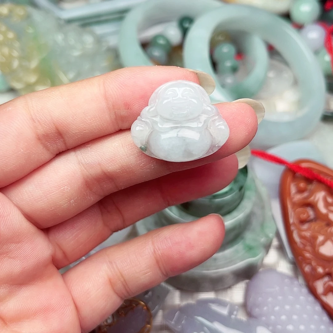 翡翠挂件未镶嵌翡翠