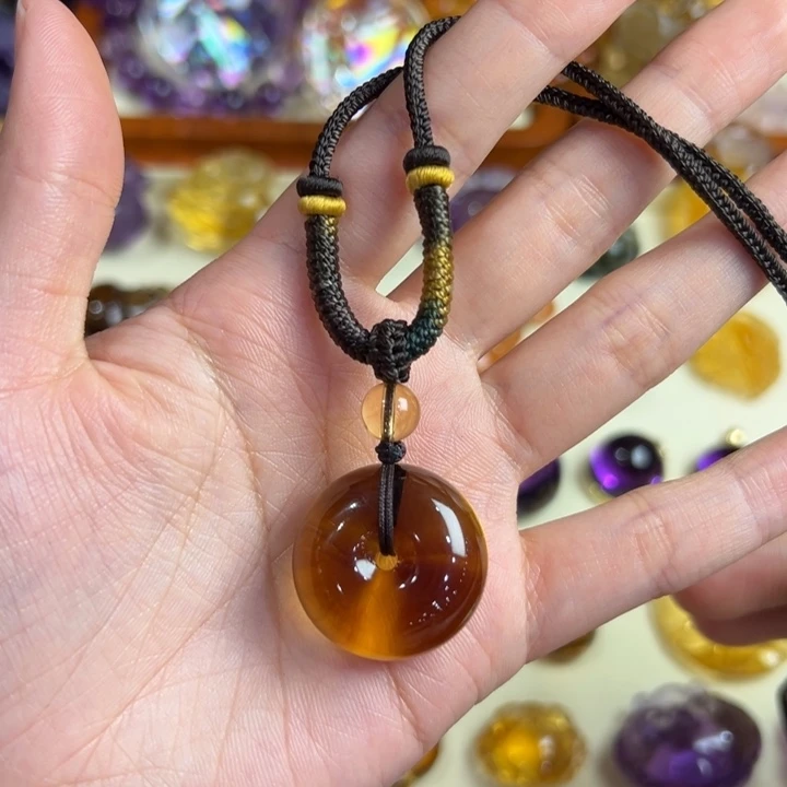 水晶吊坠(赠链)未镶嵌充****?