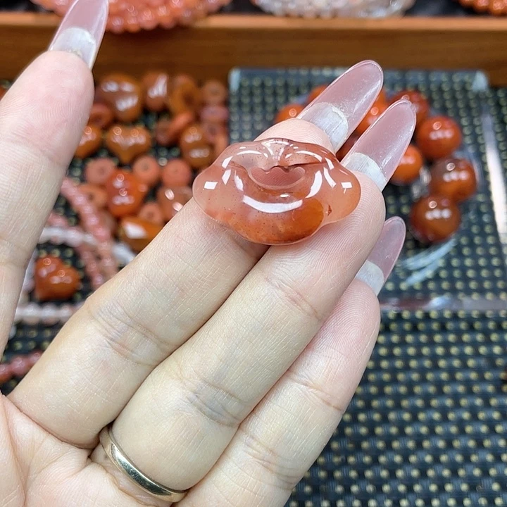 南红玛瑙未镶嵌颈饰平安锁