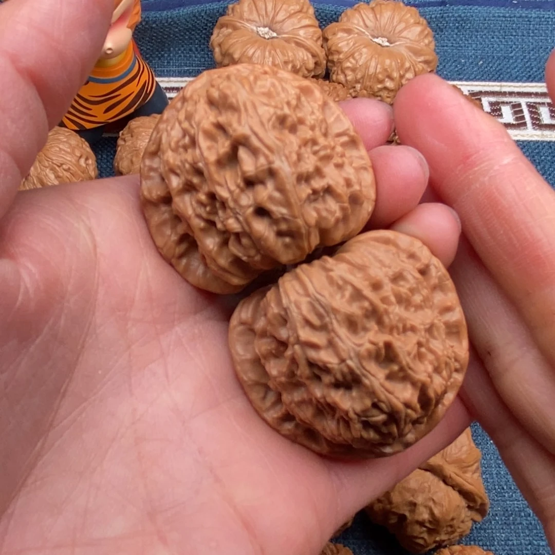 文玩核桃把件41三角白