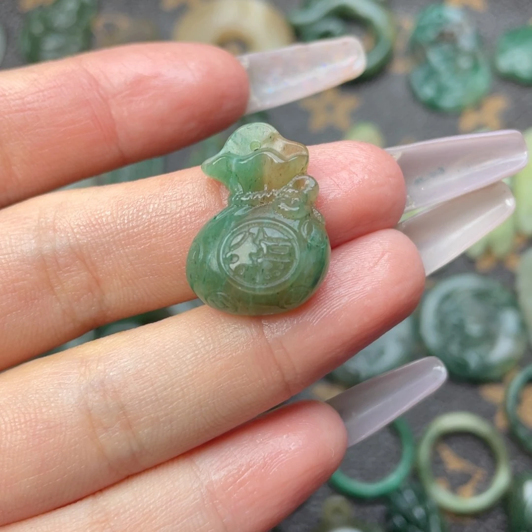 独山玉未镶嵌颈饰