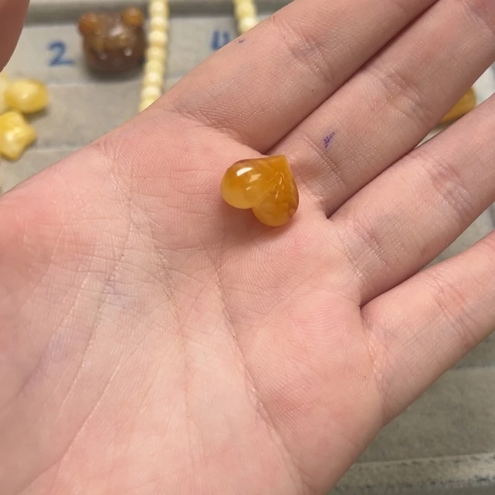 琥珀颈饰未镶嵌渝*?天然蜜蜡配件
