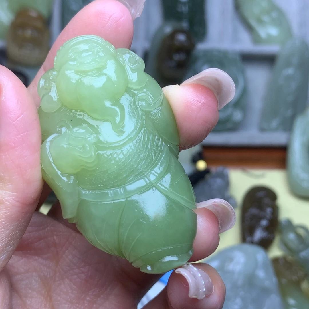 朕***混和田玉未镶嵌颈饰