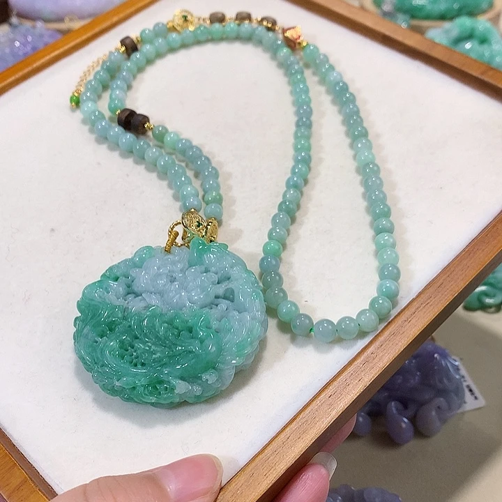 翡翠未镶嵌颈饰翡翠吊坠