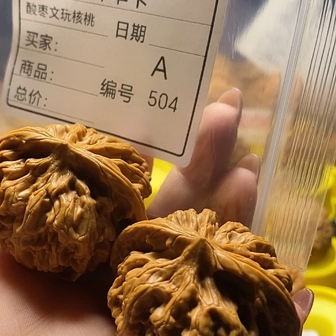 鸿***高桃核把件自产自销……