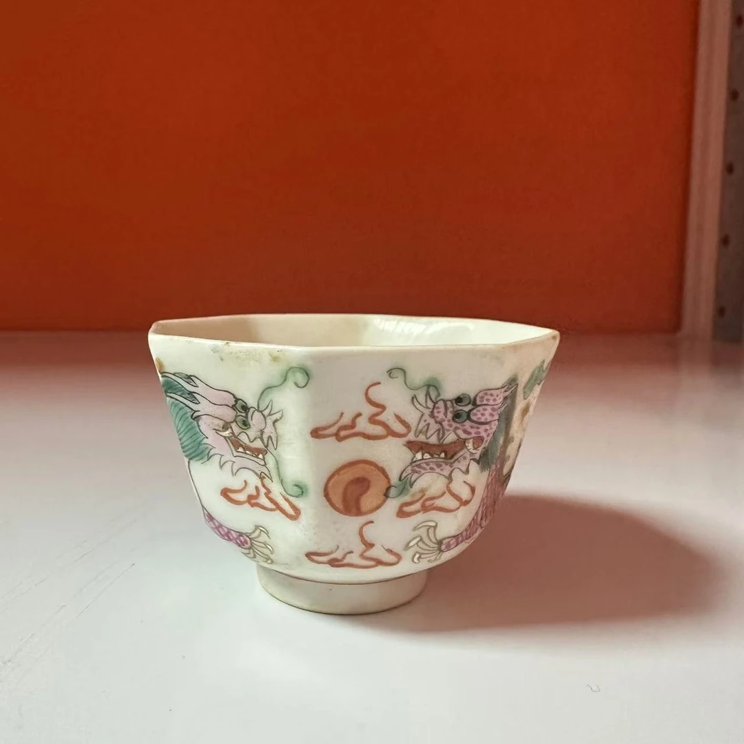 2249清晚期 粉彩双龙戏珠八棱杯