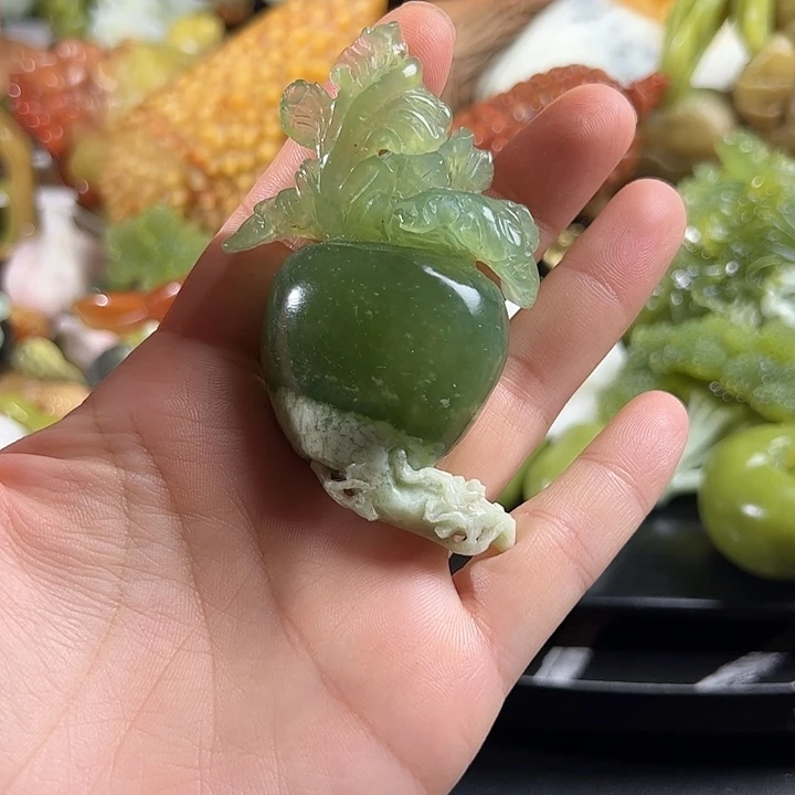 蛇纹石玉未镶嵌珠宝奇石