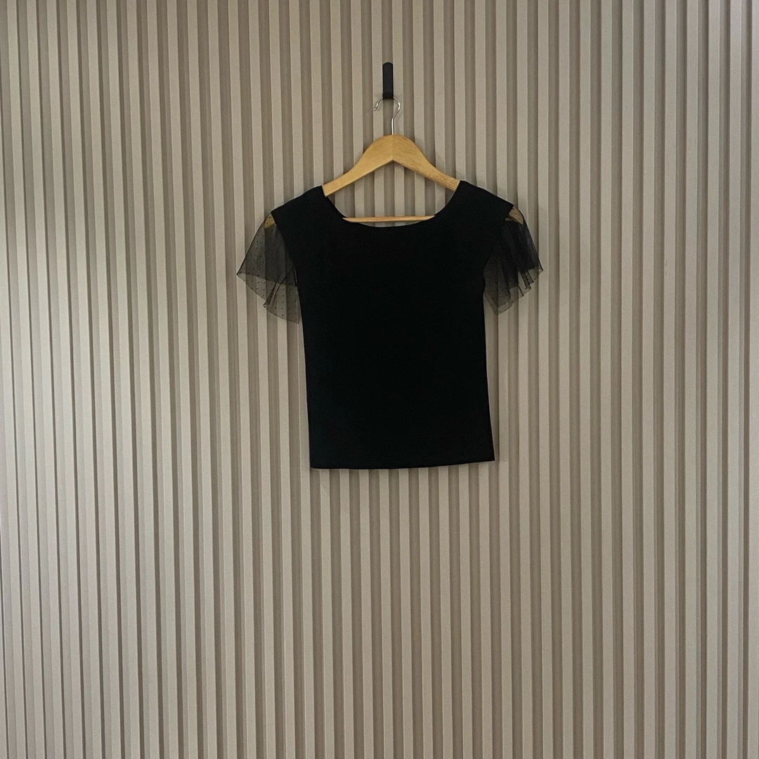 95新 MIU MIU/缪缪 黑色蕾丝袖短袖/s码/洗标拆除/6134