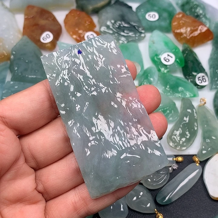 翡翠未镶嵌颈饰随型