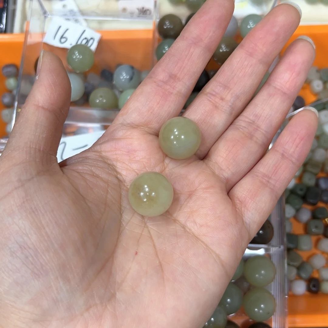 和田玉未镶嵌颈饰香*陈