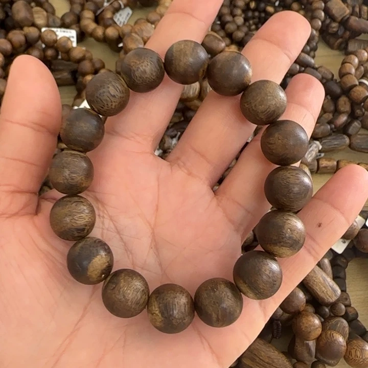 沉香手串花珠多样性发货一条卡13-14克