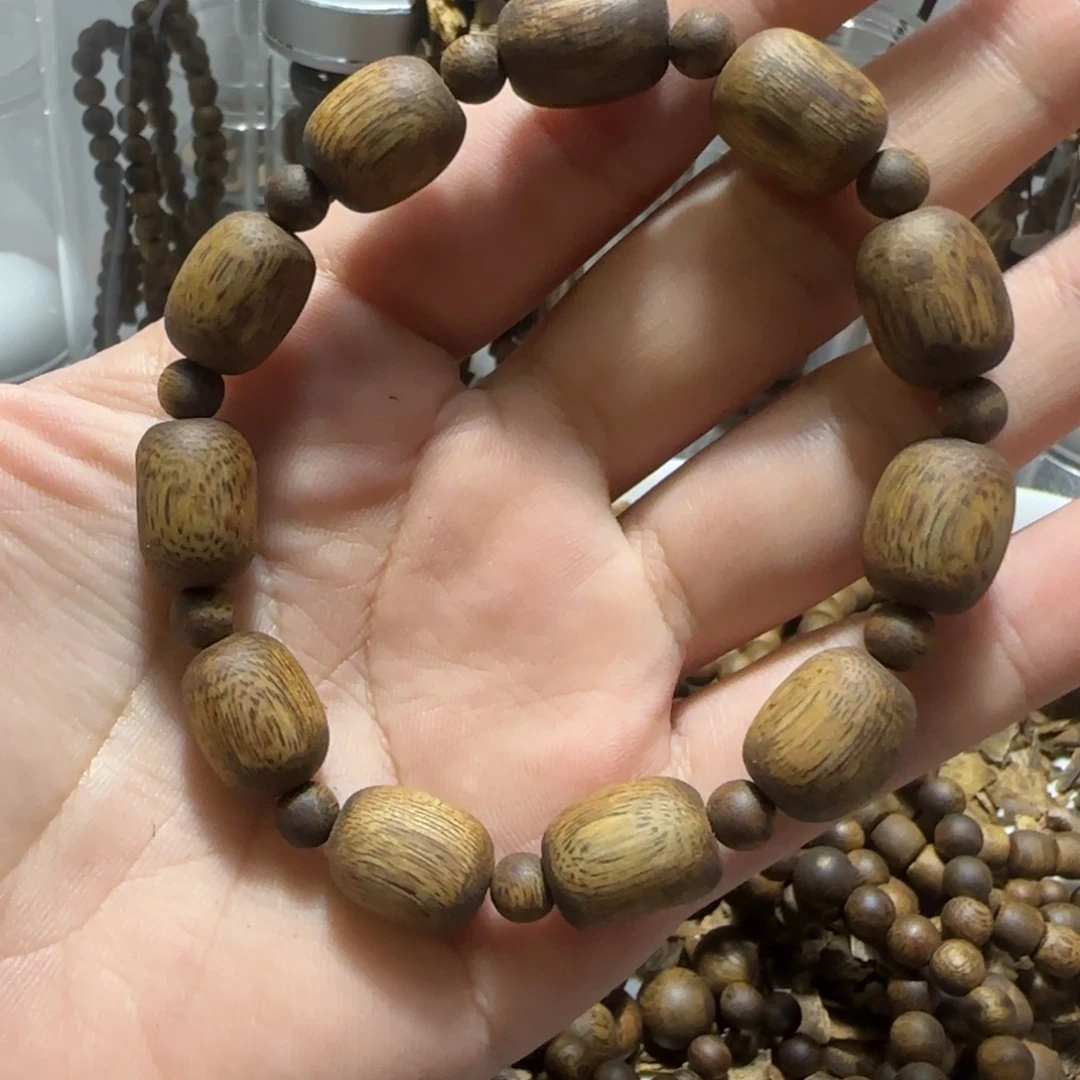 沉香沉香碎屑莺歌绿奇楠树心油随型