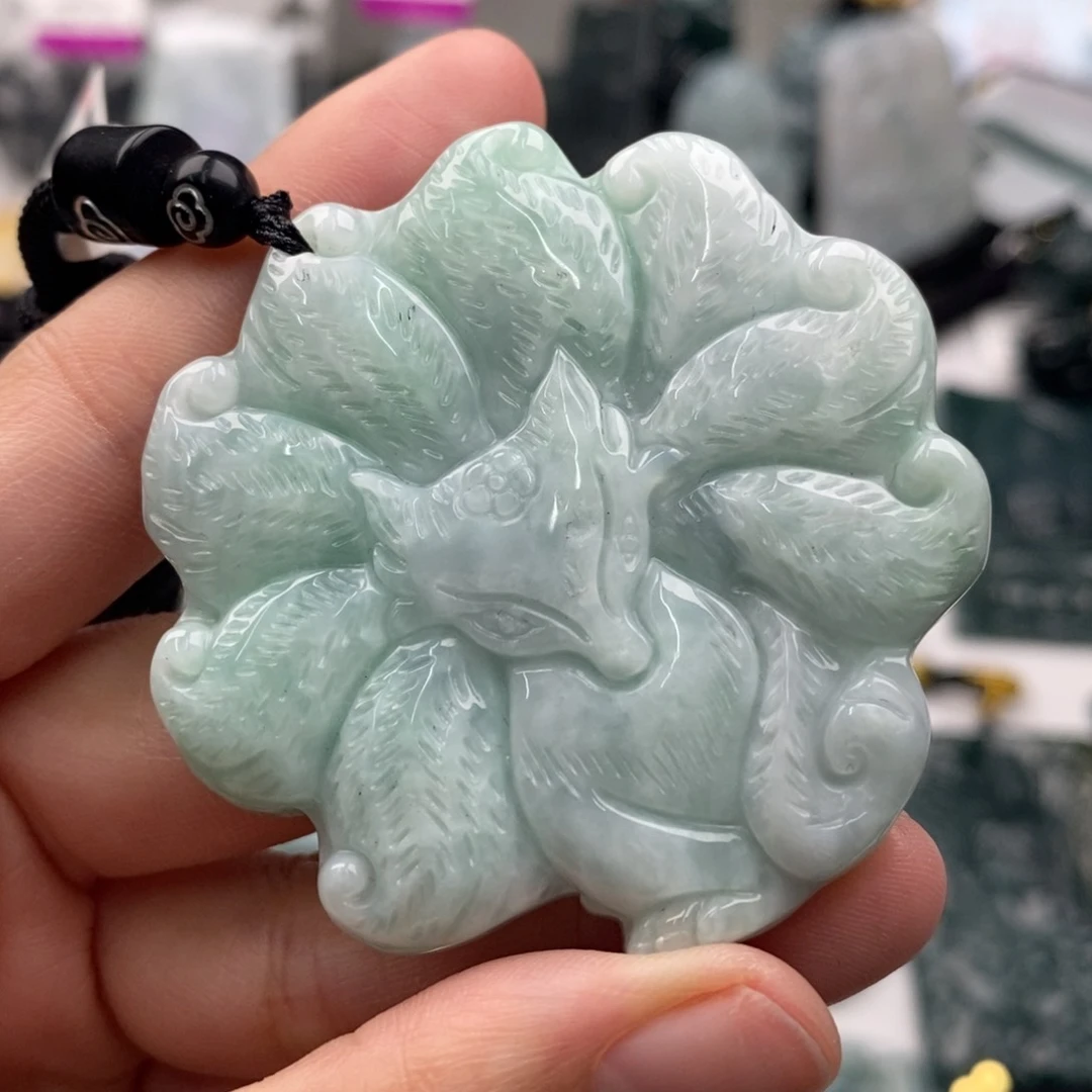 翡翠未镶嵌颈饰一