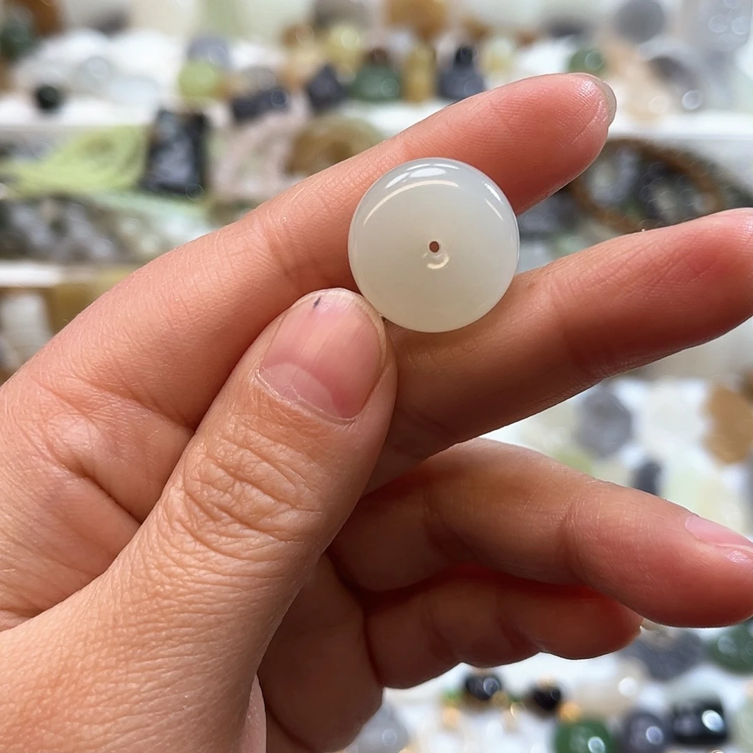 和田玉吊坠(赠链)未镶嵌凯***?