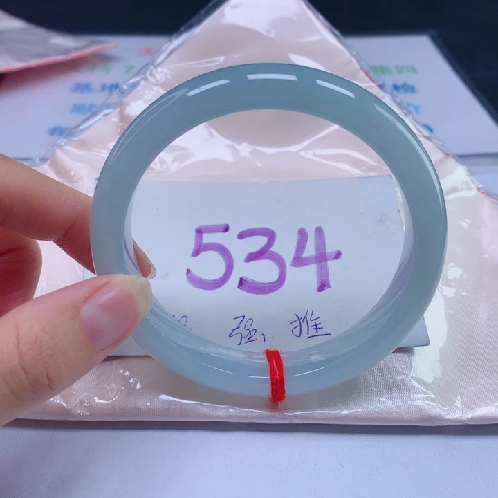 翡翠手镯未镶嵌62圈口