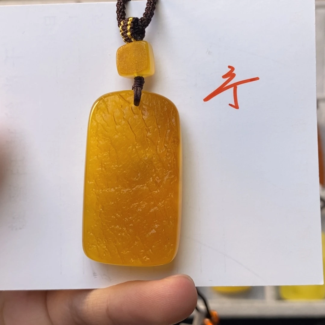未镶嵌琥珀珠宝奇石