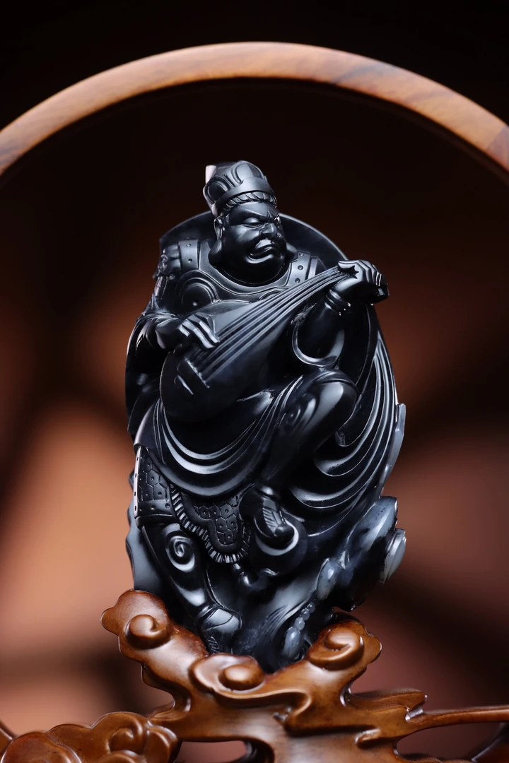 新疆和田玉青花持国天王摆件