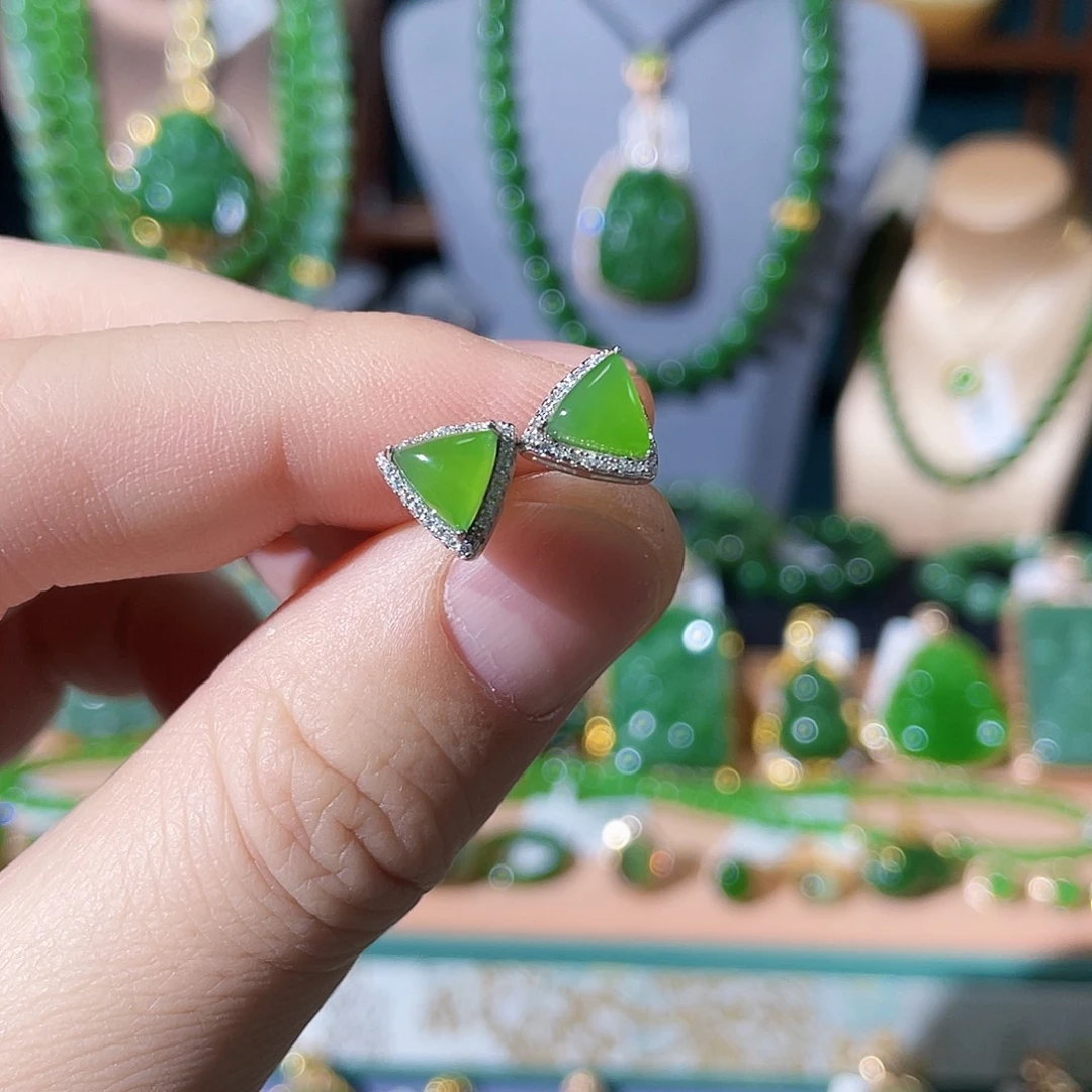 和田玉（碧玉）耳钉未镶嵌