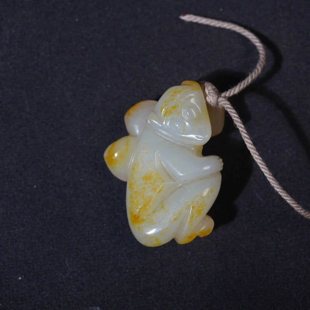 7NK131  清  和田玉灵猴祝寿挂件