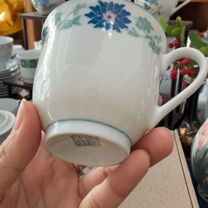 醴陵釉下手绘蓝边小茶杯