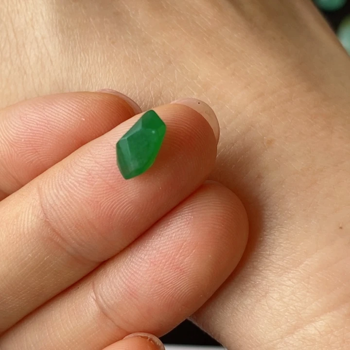S***a定制翡翠未镶嵌切割