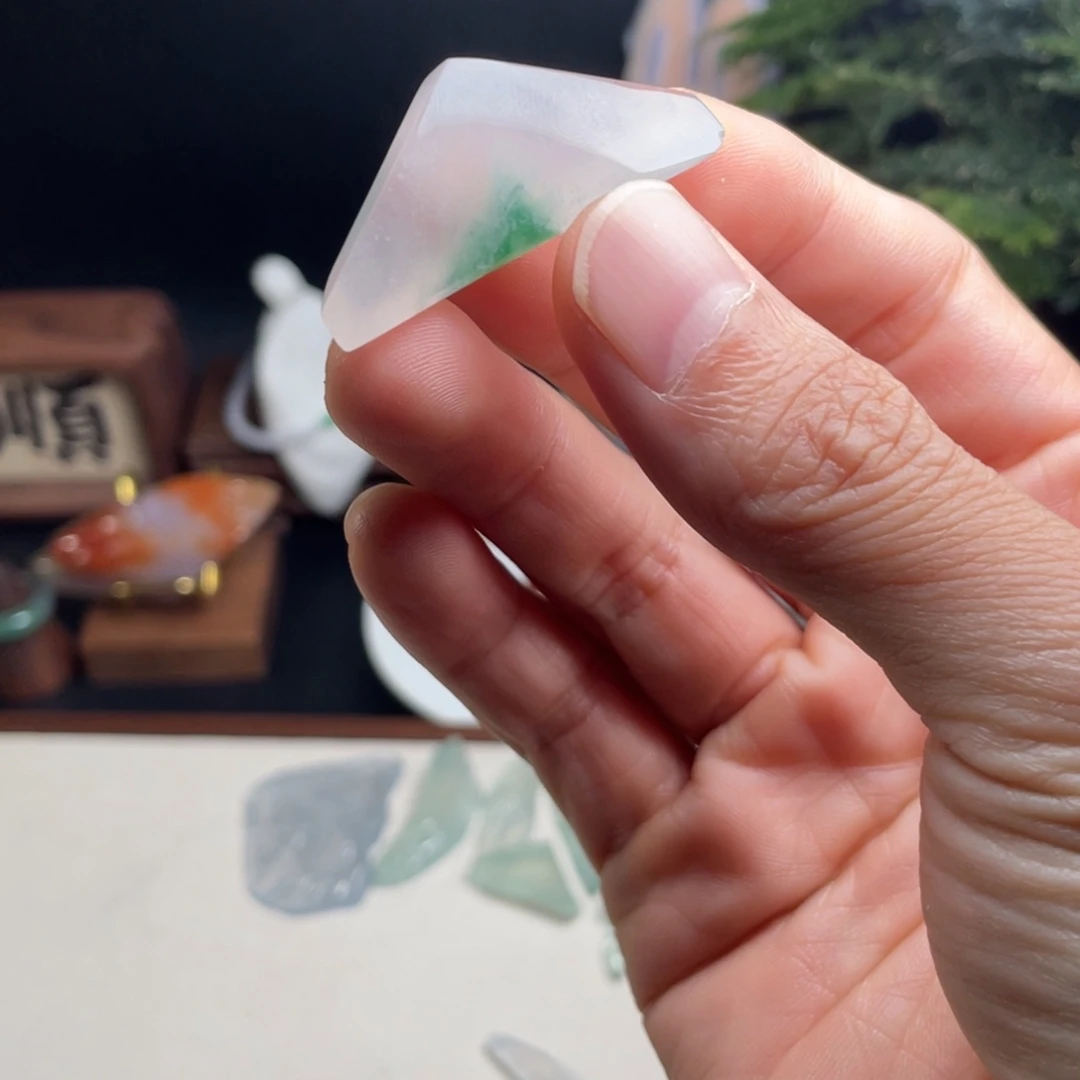 翡翠未镶嵌戒指冰粉
