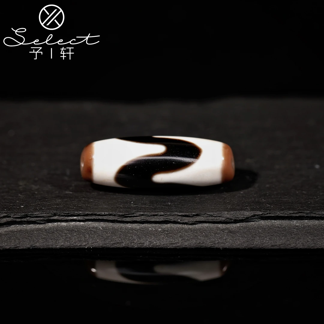 予轩出品；行运任晓攀臻品黑白手工台珠单虎芽33.2*11.8mm天珠吊坠