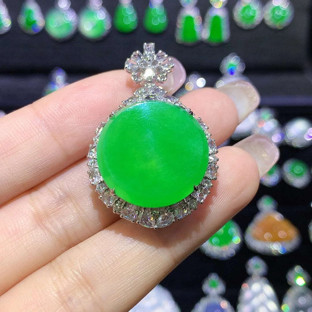 翡翠18K金镶嵌颈饰高冰满绿