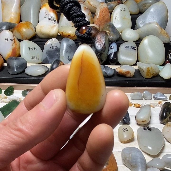 和田玉未镶嵌颈饰吊坠