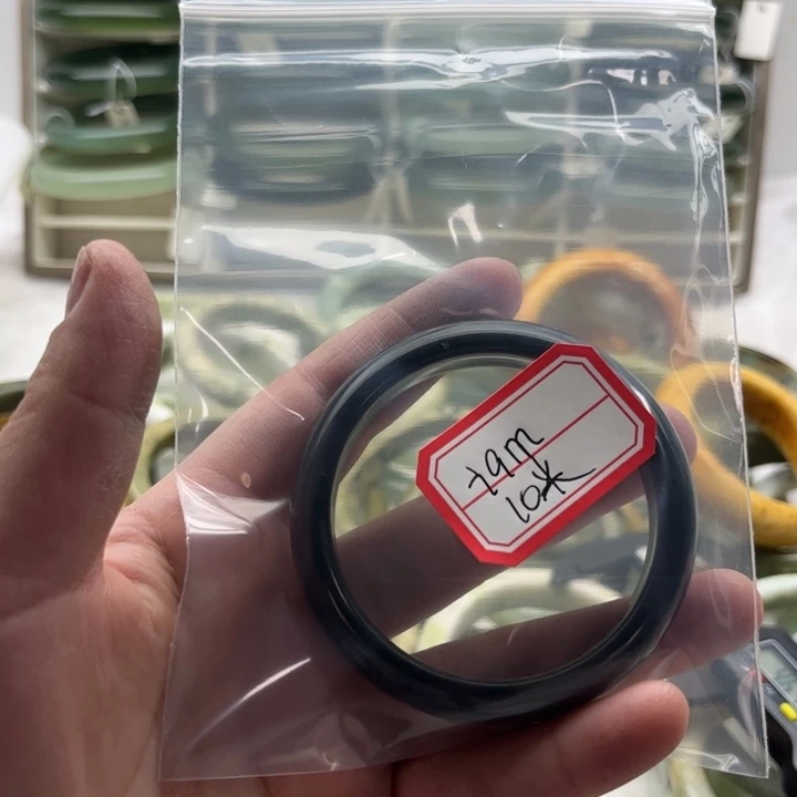 i***m岫玉未镶嵌手镯岫玉