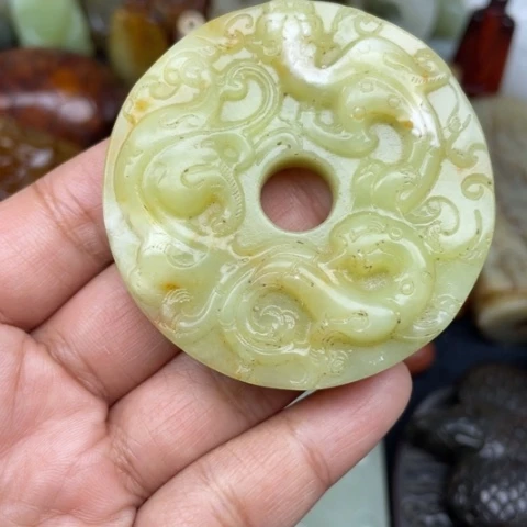 蛇纹石玉未镶嵌颈饰6