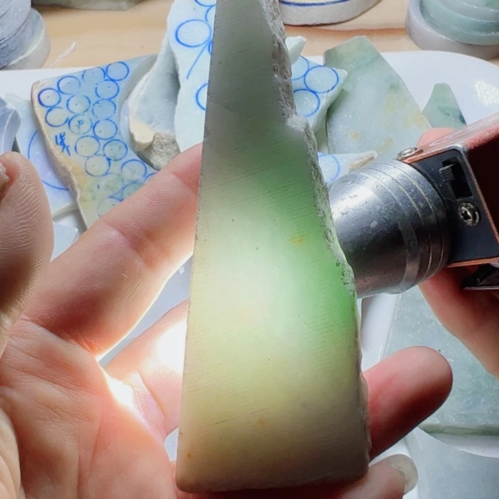 翡翠颈饰未镶嵌翡翠片料