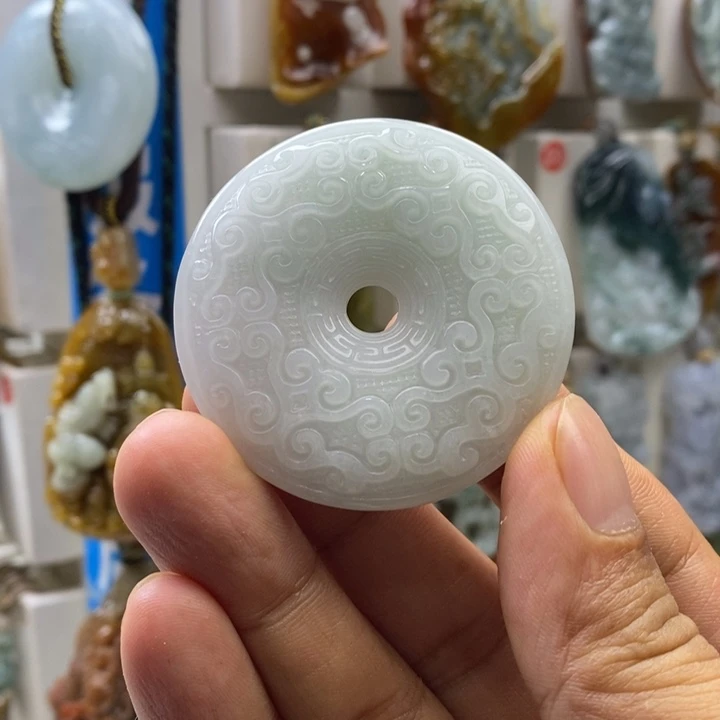 翡翠未镶嵌颈饰我