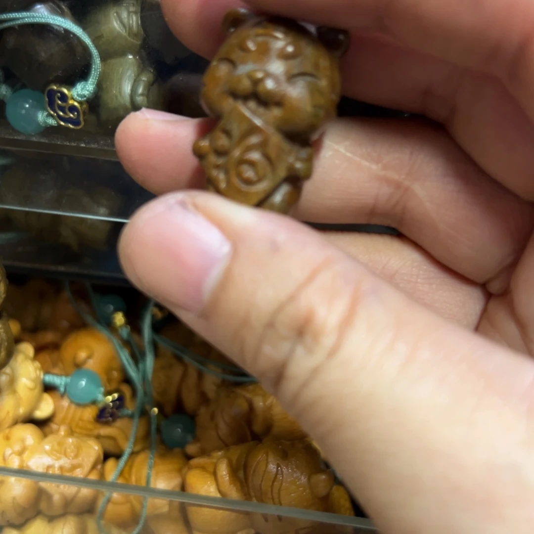 只买单纯的吊坠，没带链子，属的性质。