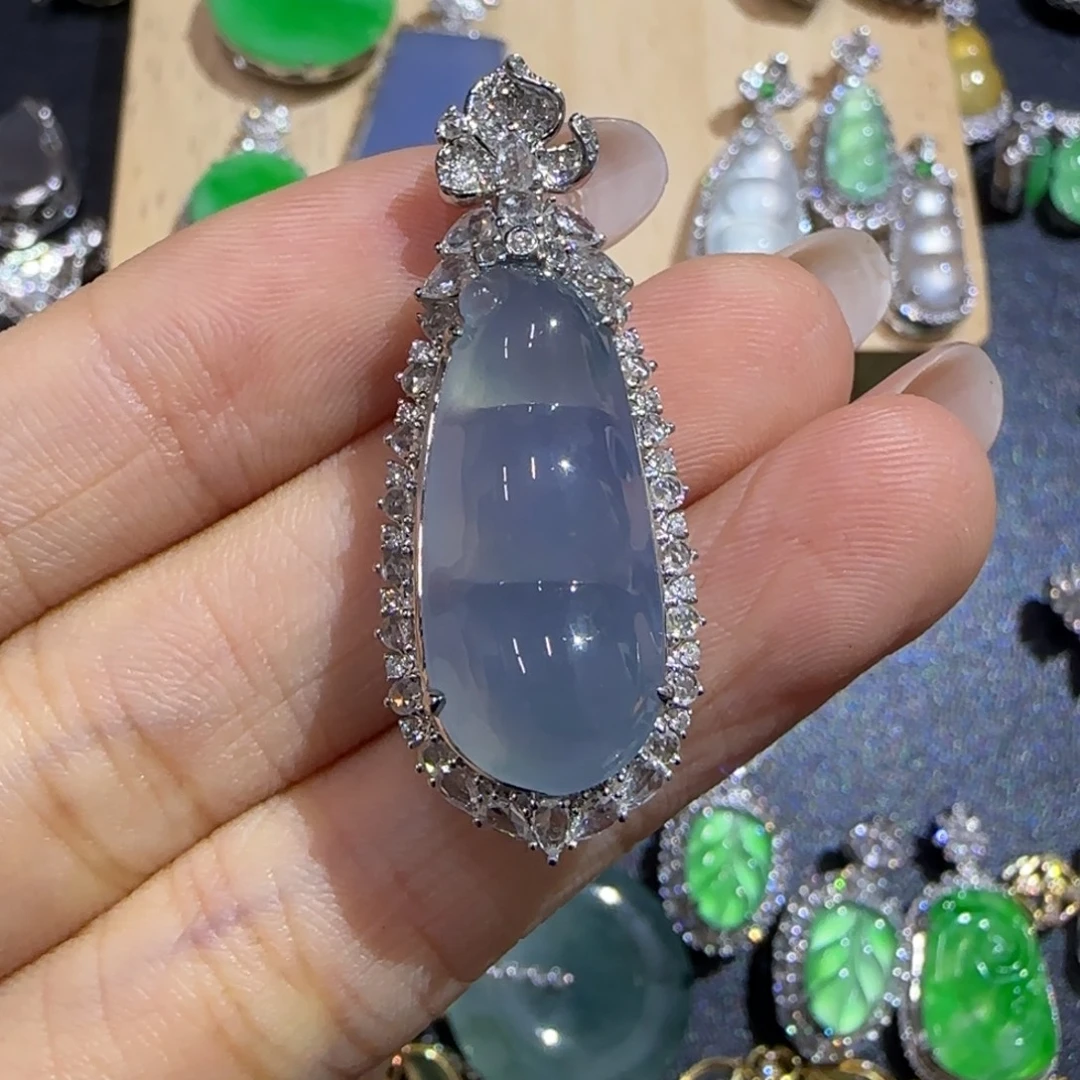 麦***兜颈饰18K金镶嵌翡翠精品