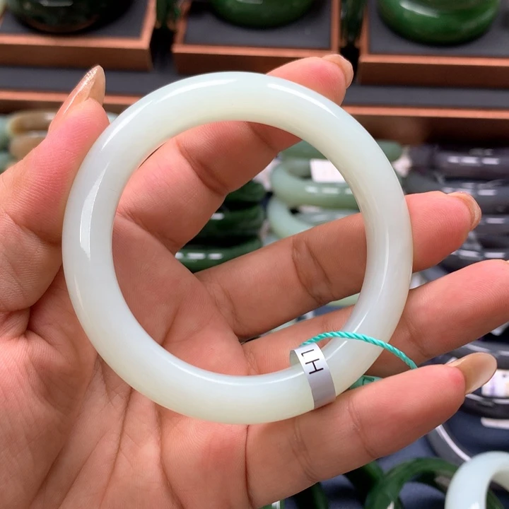 【闪购商品】未镶嵌手镯和田玉