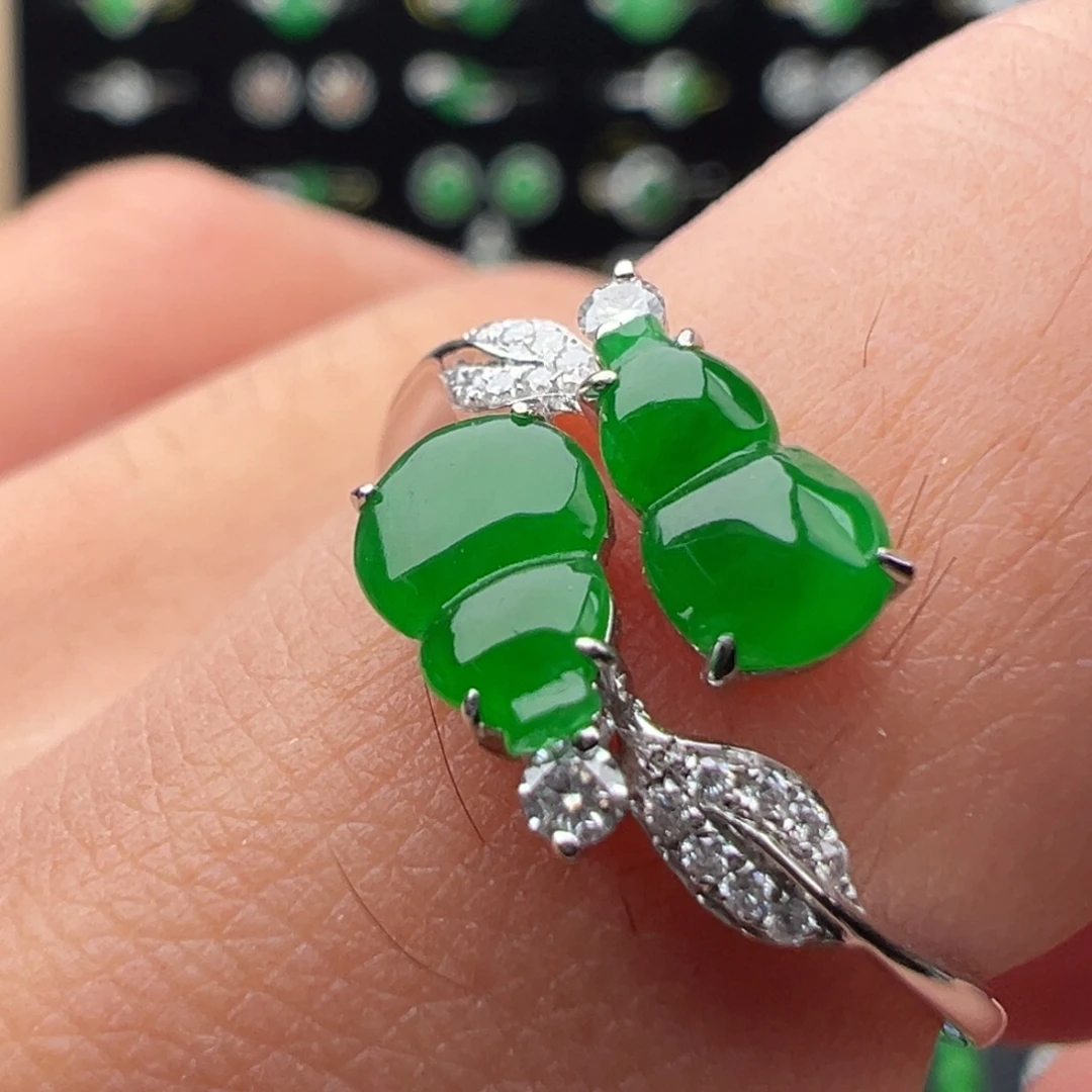 翡翠18K金镶嵌戒指葫芦一对