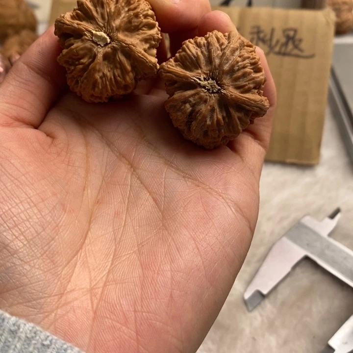 文玩核桃吊坠噜***！塔尖