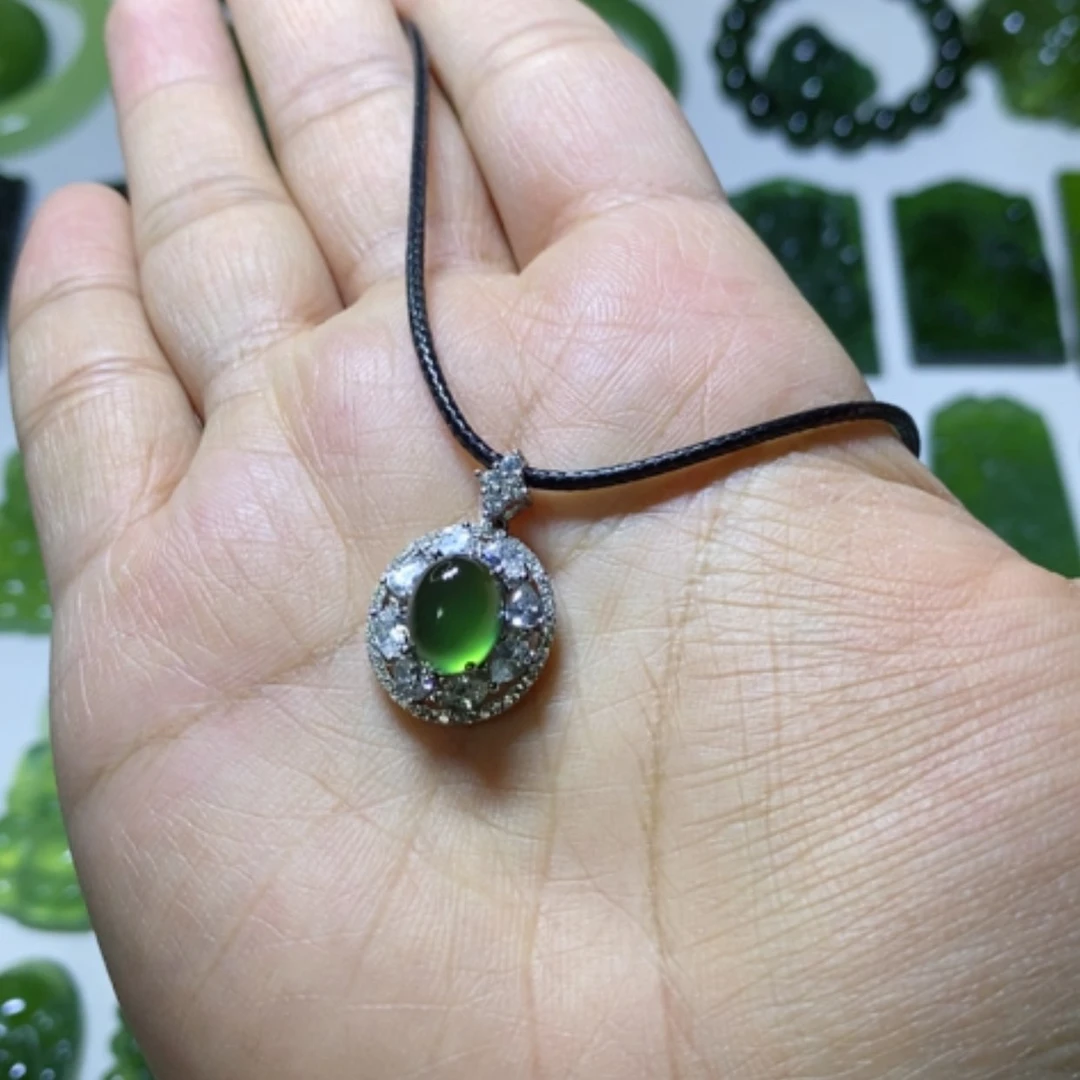 【闪购商品】银S925镶嵌蛇纹石玉颈饰