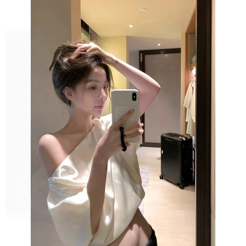 向晚·泡泡缎面设计感斜肩上衣女夏季新款百搭小衫