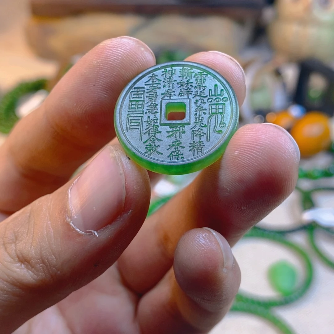 和田玉颈饰未镶嵌、***。