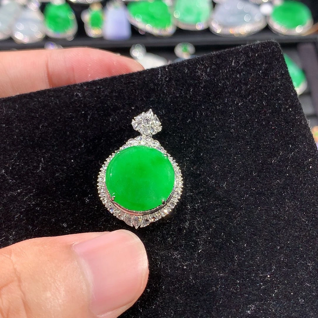 翡翠18K金镶嵌颈饰