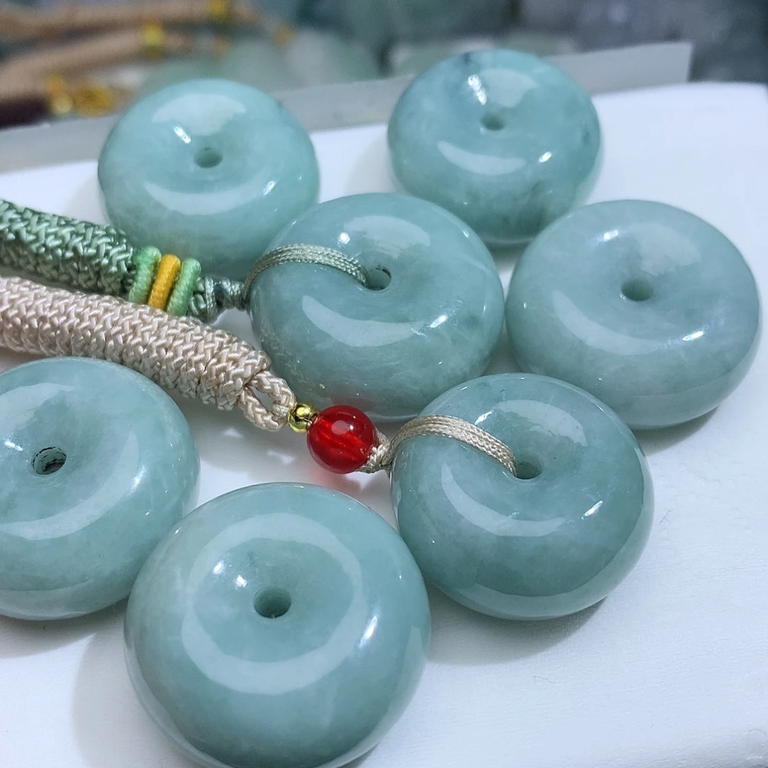 翡翠未镶嵌颈饰发1个