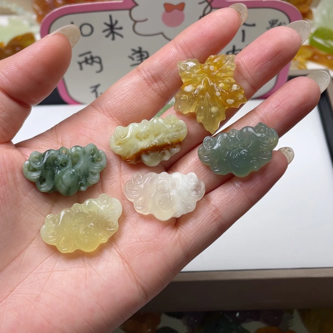鱼***鱼未镶嵌蛇纹石玉颈饰
