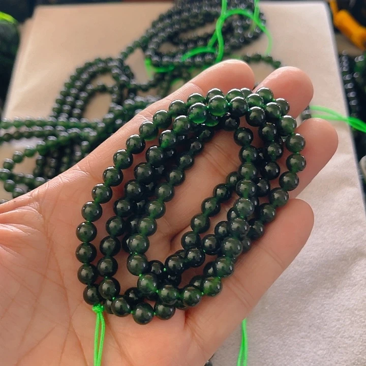 樱***子蛇纹石玉未镶嵌颈饰