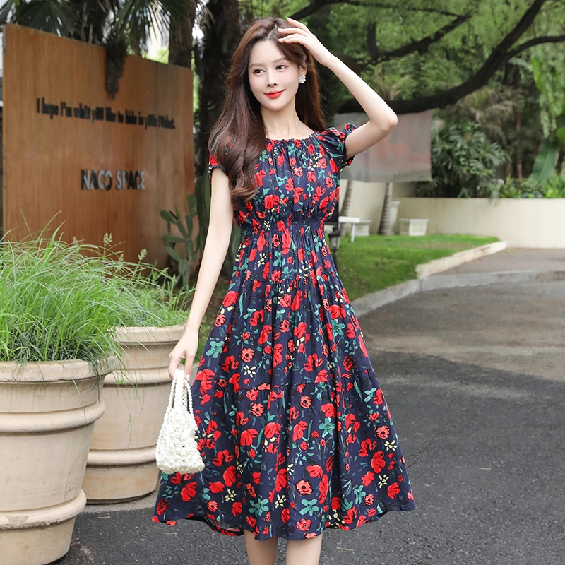 夏季新款碎花大摆裙短袖印花连衣裙高档洋气性感减龄设计感沙滩裙